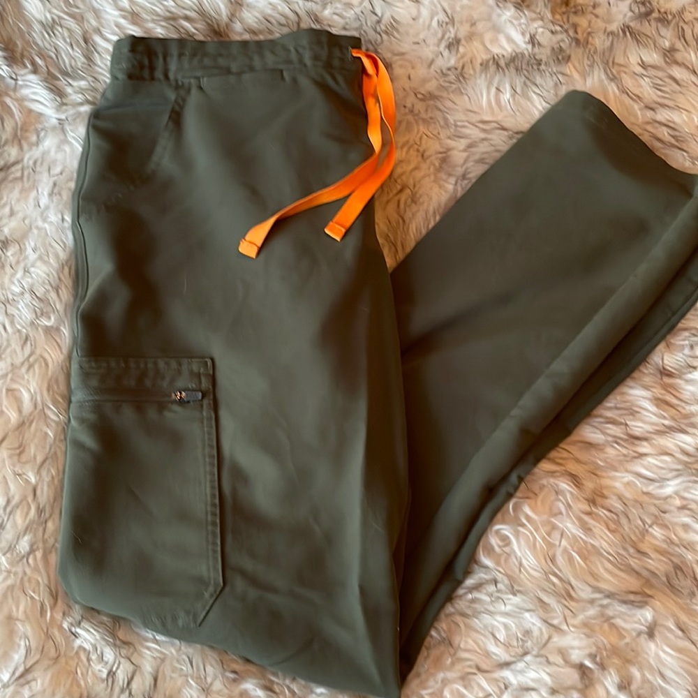 Yola skinny scrub pants FIGS